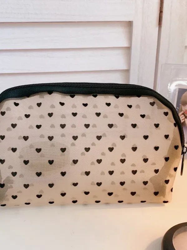 27 Mesh Heart Cosmetic Bag