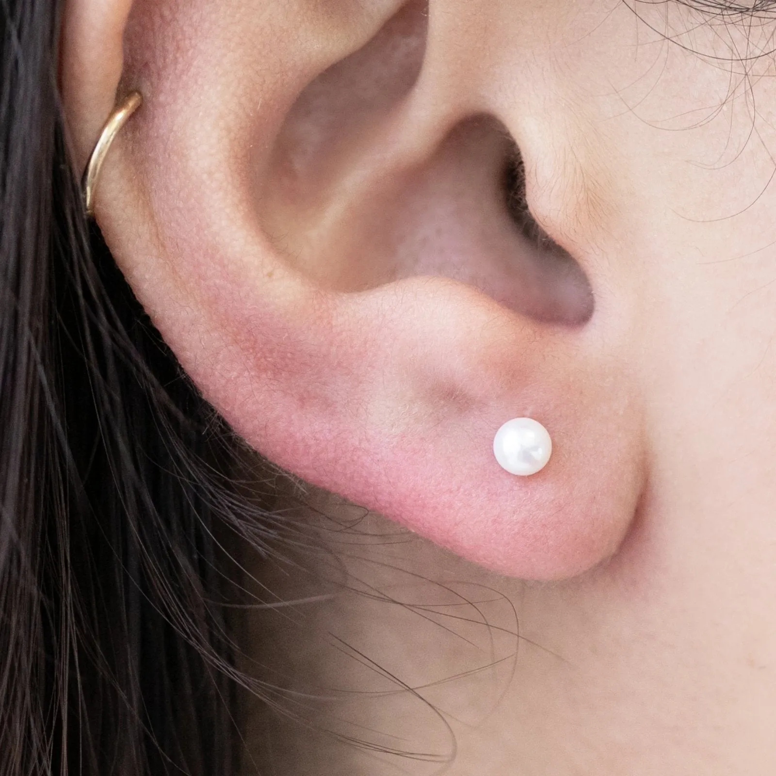 Pearl Flat Back Stud Earring