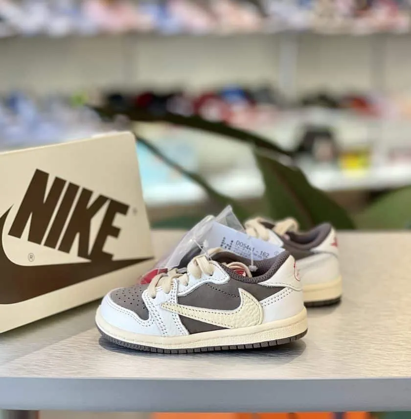 Travis Scott Air Jordan 1 Low Reverse Mocha TD 